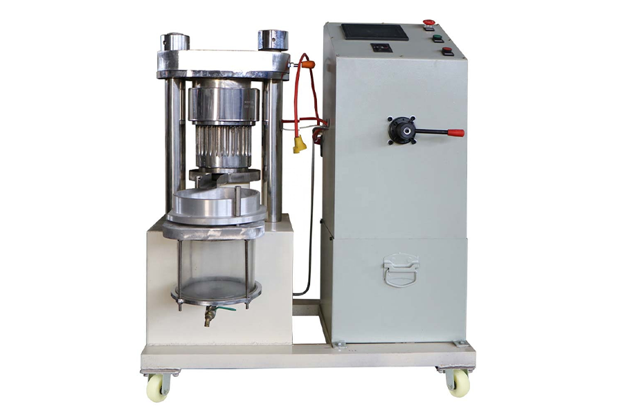 Oil press machine with vacuum filter