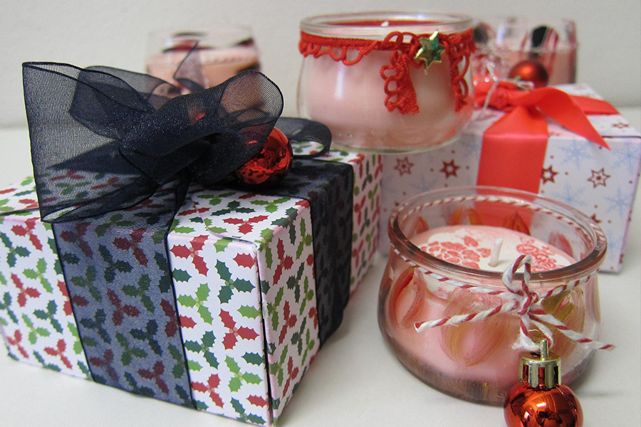 Cubed packaging for candle gifts