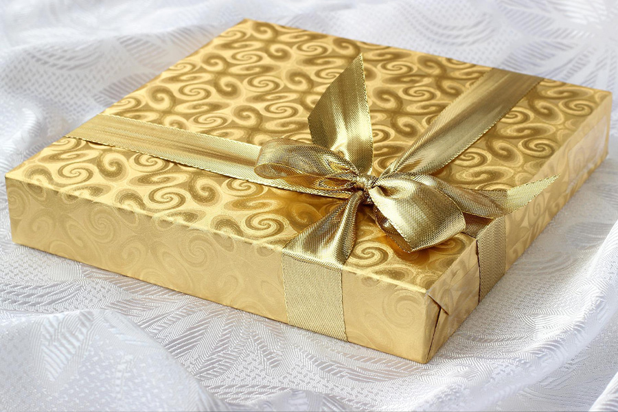 Luxury golden box for clothing