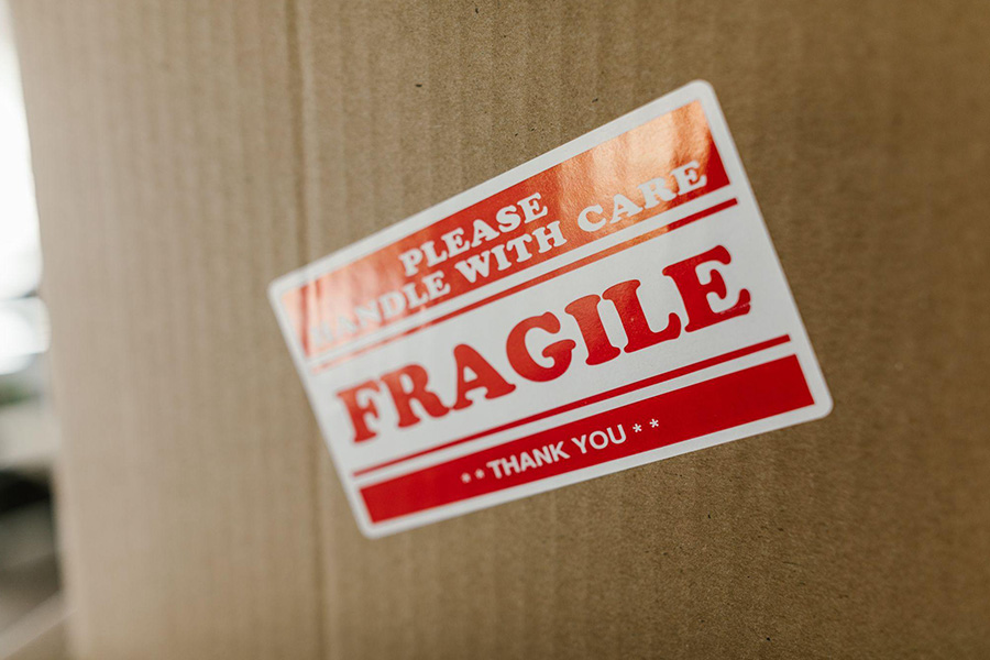 A brown cardboard with a fragile sticker