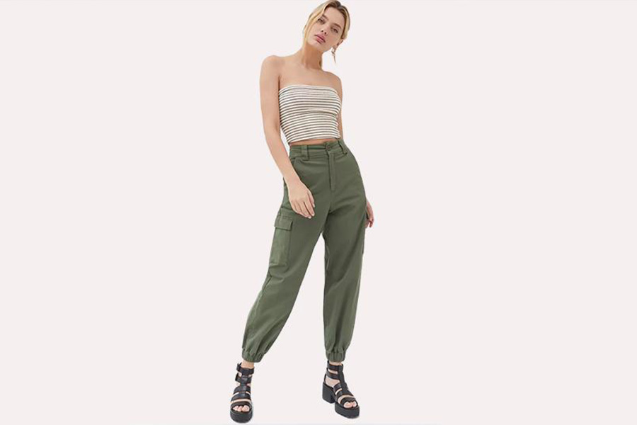 Cute blondie rocking crop top and army green cargo pants