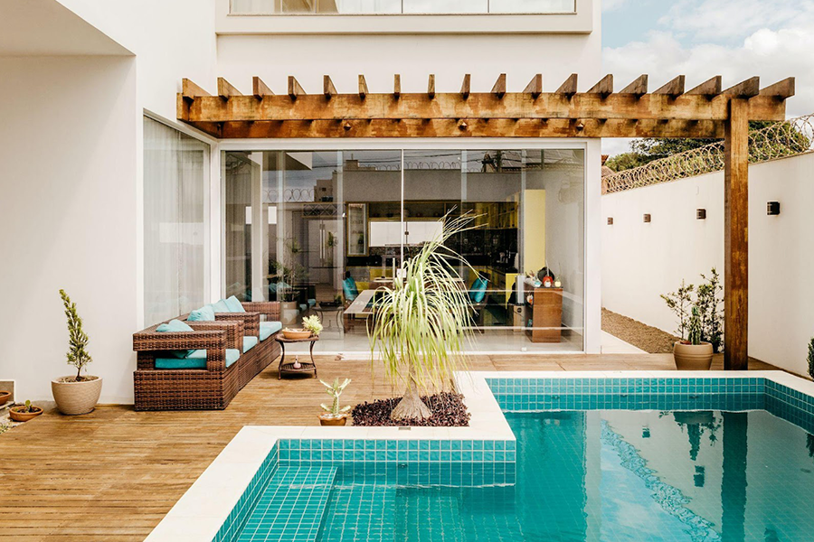 Deck space that extends to swimming pool