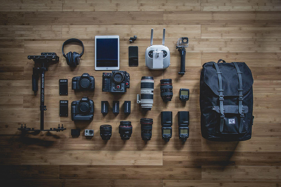 Product picture of photography equipment on a wood table