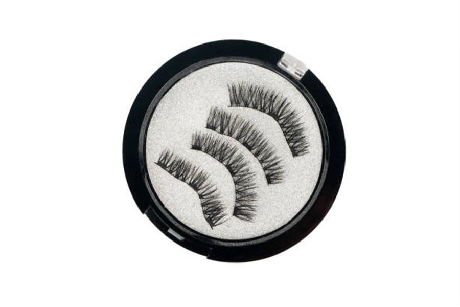 A round storage box for fake eyelashes with clear top