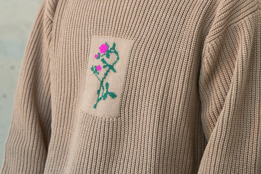 Beige knit pullover with flower motif