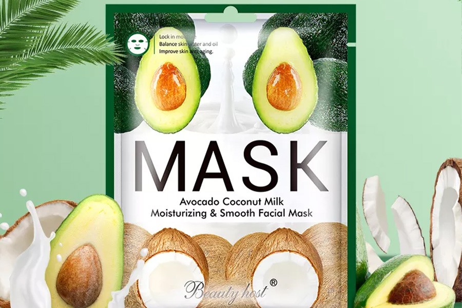 Moisturizing facial mask containing coconut milk