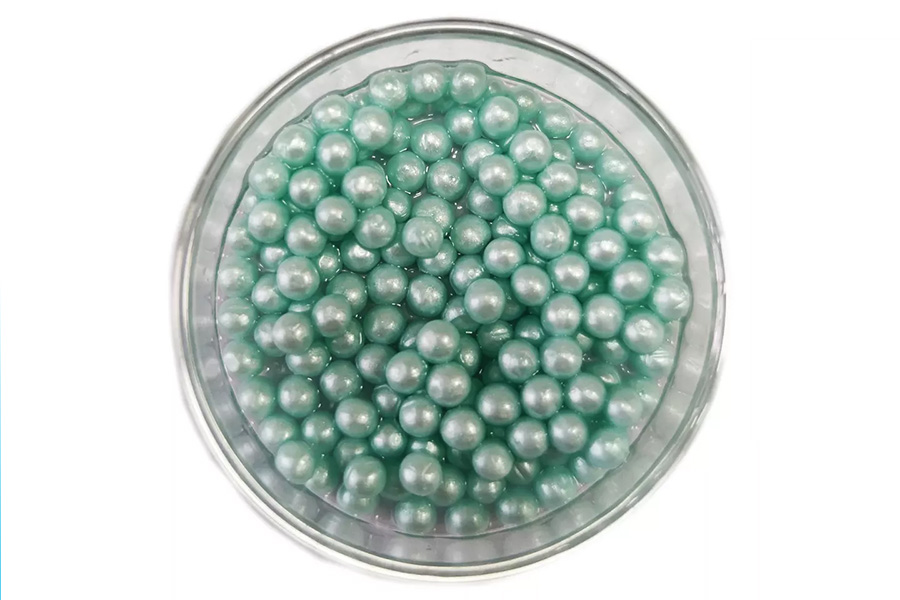 Sleeping mask in the form of pearl caviar beads