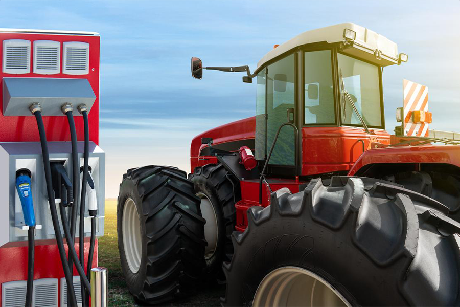 Agricultural electric tractor charging in a charging station