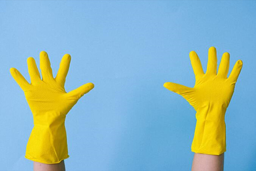 Gloves for safe handling of hazardous elements