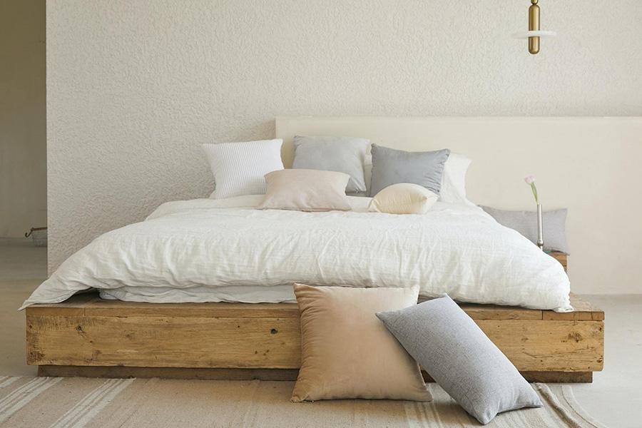Linen bedding set with linen pillowcases