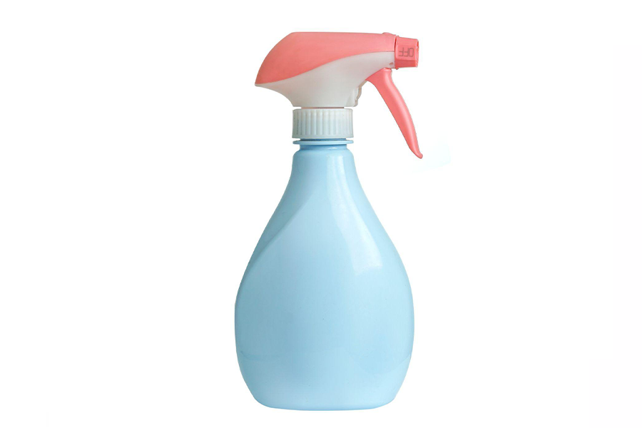 Plastic container bottle for spraying