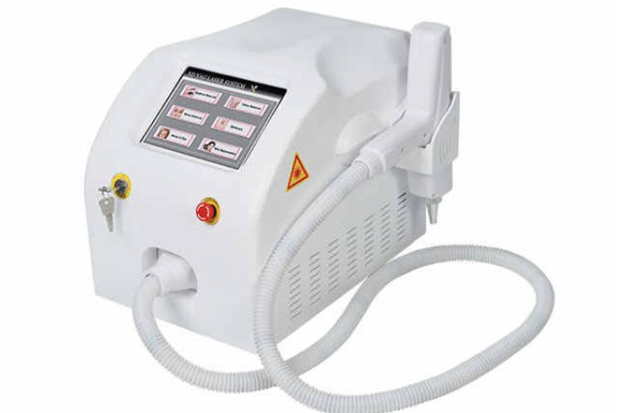 Portable Nd:YAG Q-switched laser for tattoo removal