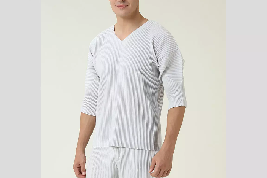 Pullover casual shirt with V-neck and 5-point sleeves