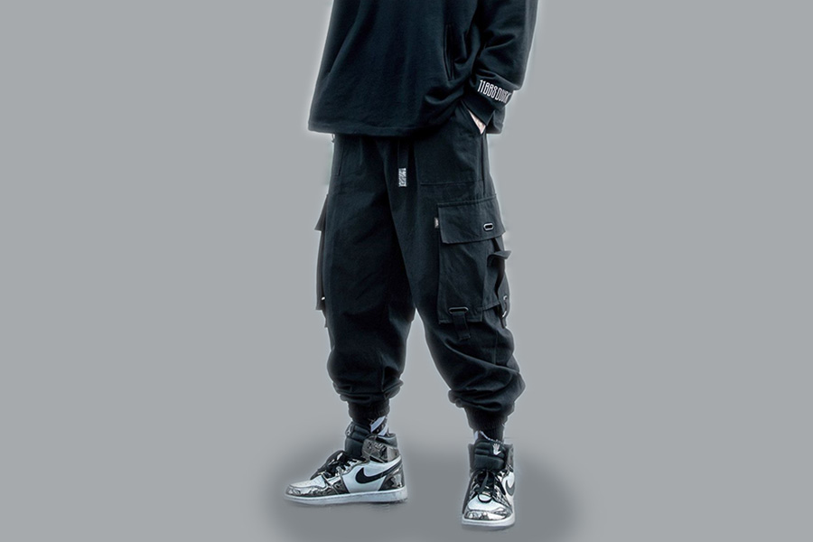 Teenager wearing black cargo pants with long sleeves
