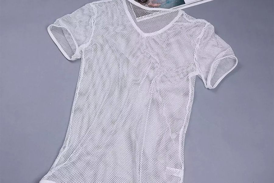 V-neck T-shirt with mesh fabric and short sleeves