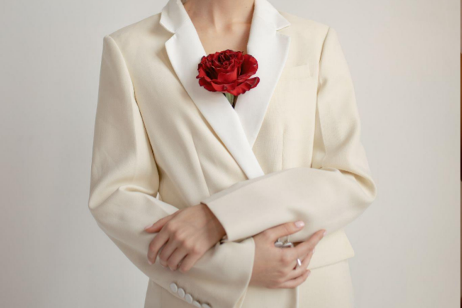 A woman wearing a cream color suit