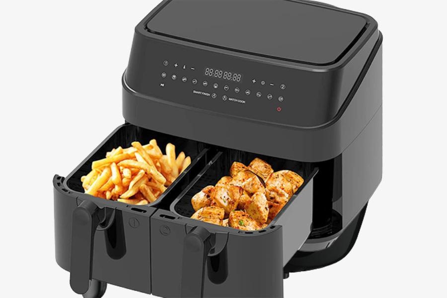 Basket air fryer with chicken and chips