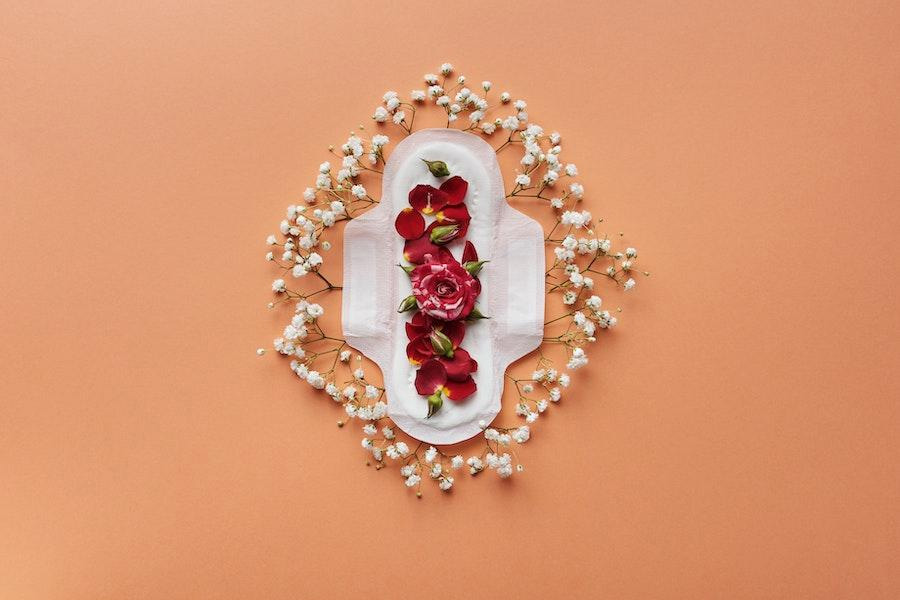 Image of sanitary pad with rose petals