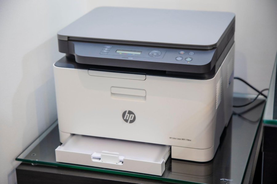 A compact size inkjet printer with an open output tray