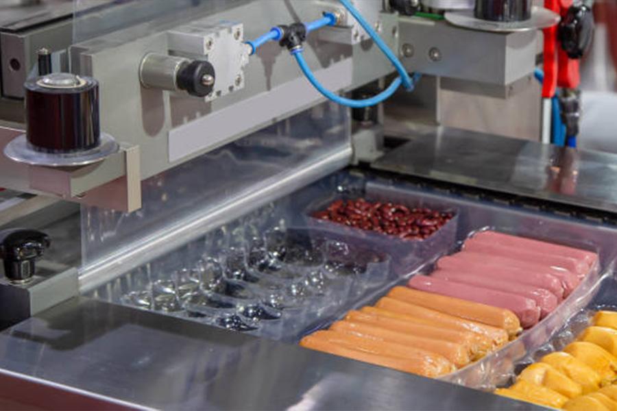 A linear food heat thermoforming sealing and packaging machine