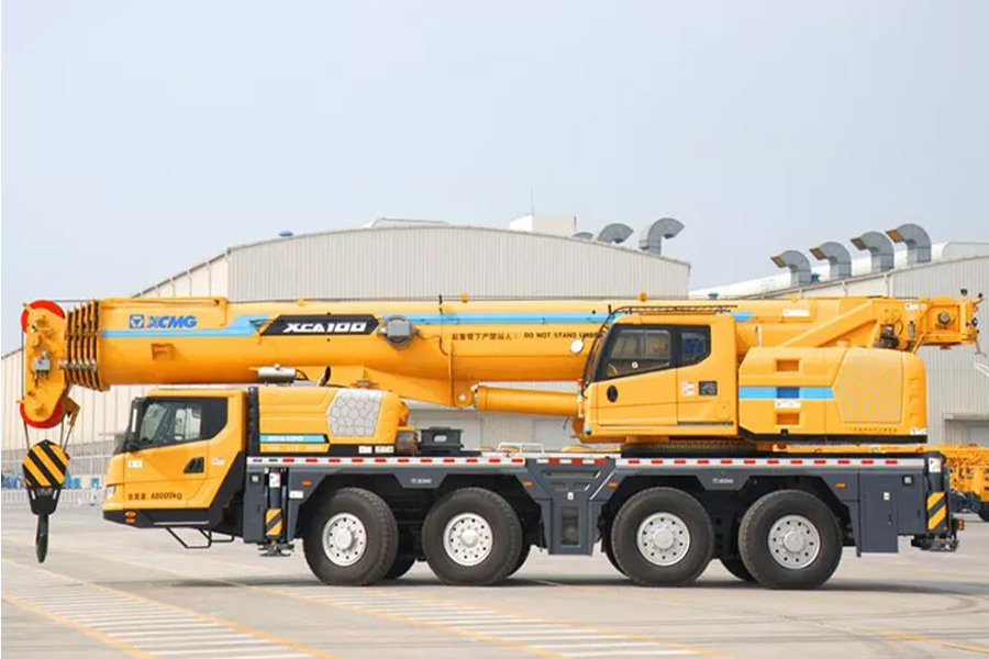 An XCMG heavy-duty crane parked outside