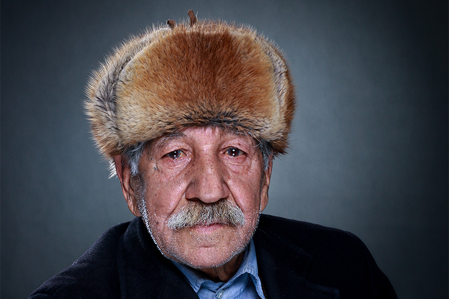 Senior citizen wearing a brown cossack