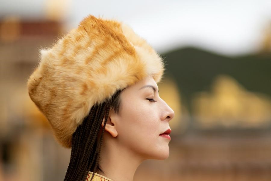Woman wearing a golden yellow fur hat