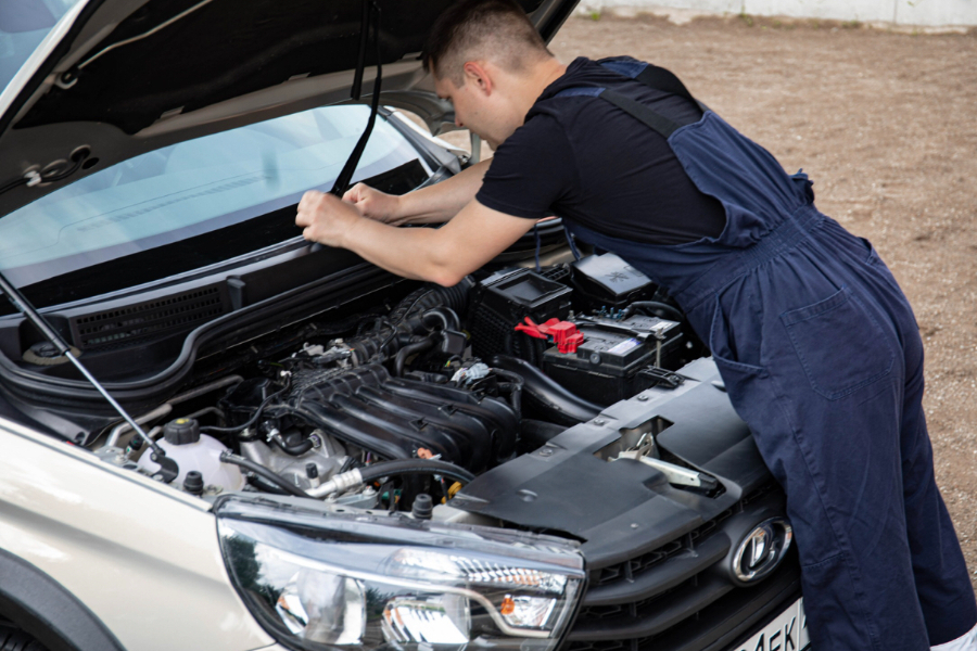 A mechanic carrying out a car diagnosis