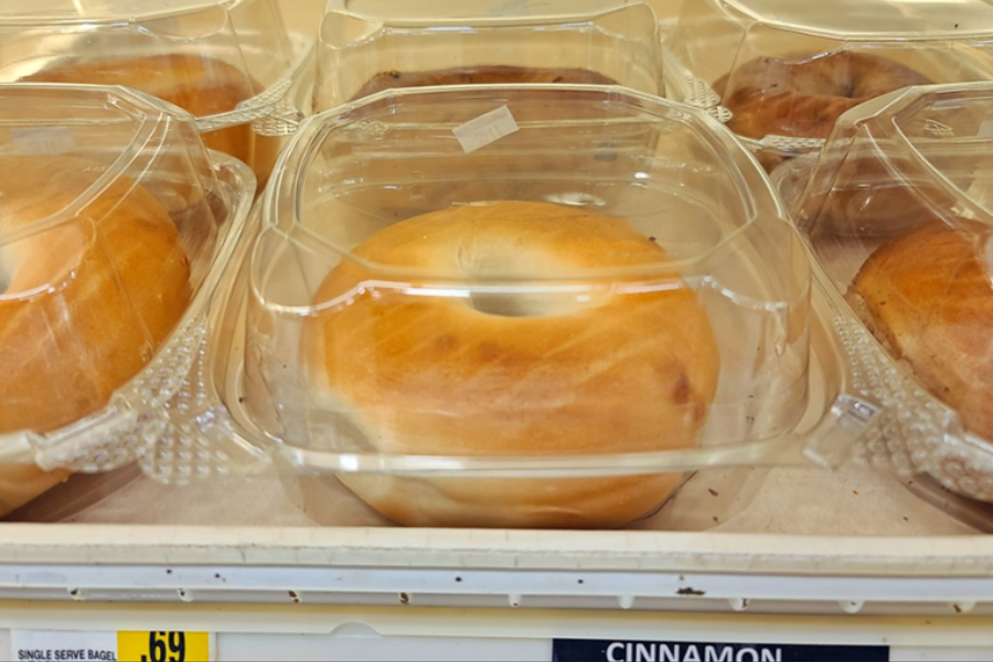 Individually packaged bagels in clamshell food boxes