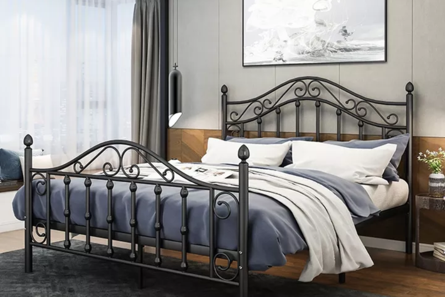 Large classic iron bed in black with bedding on top