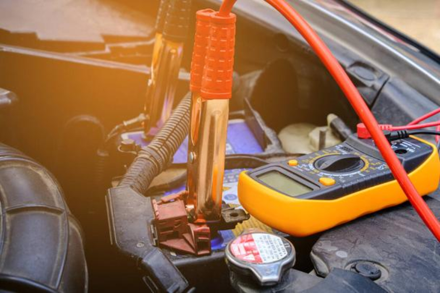 Testing car battery with a multimeter