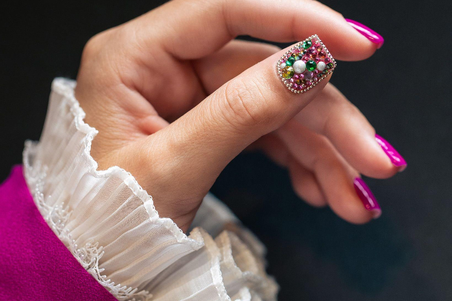 Thumb accent nail with multi-colored gems